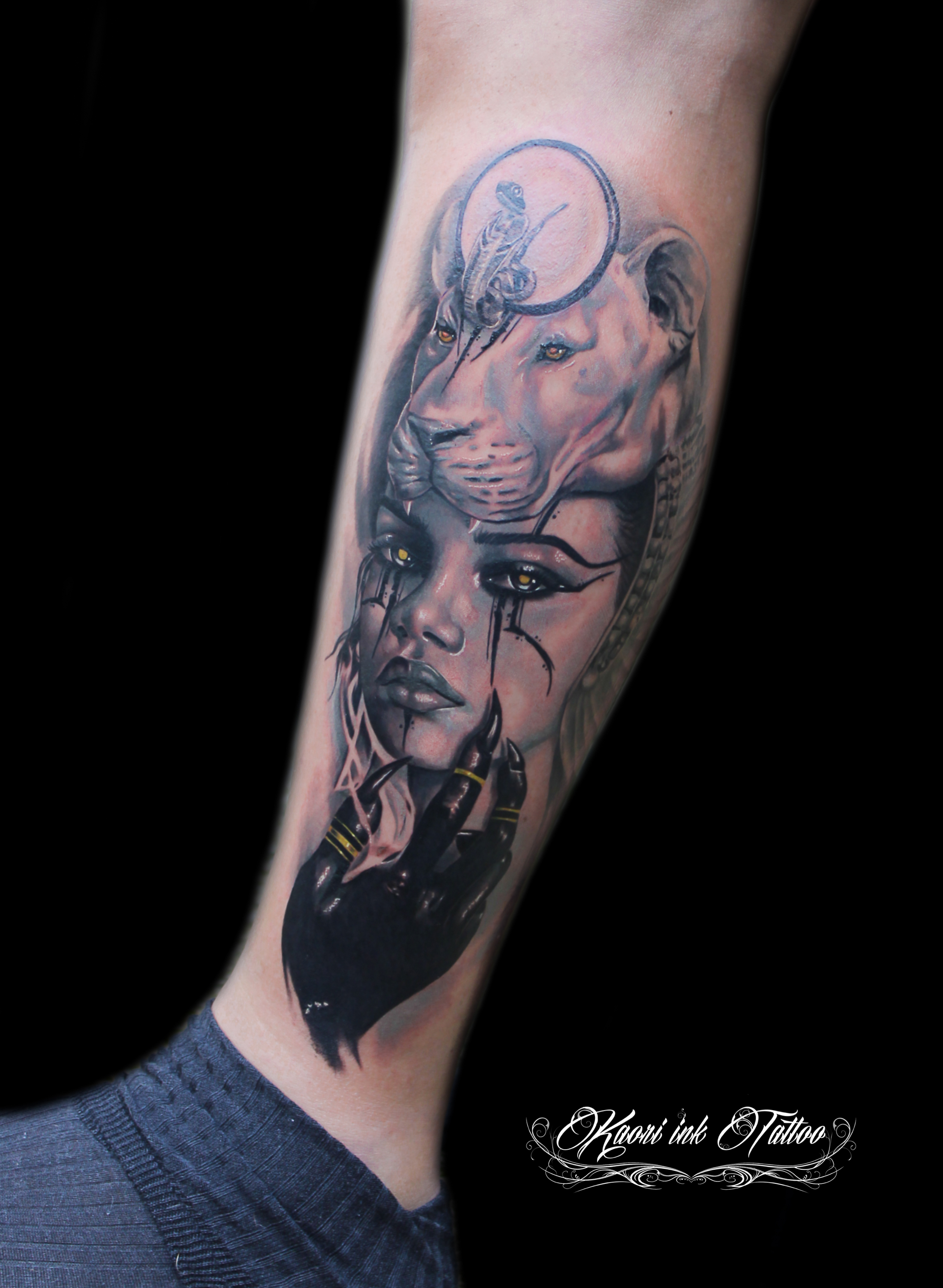 tatouage mollet sekhmet